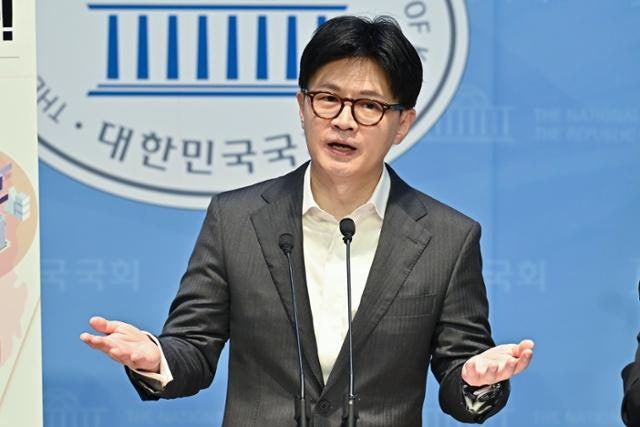 홍준표 "요즘 검사, 기개가 없다"… 한동훈 "탈영병은 입 다물죠"
