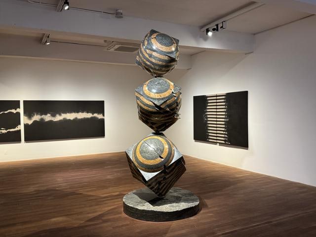 "절벽 끝이었지만 끝내 서 있더라"… 3개의 구(球)가 만든 3m 기둥