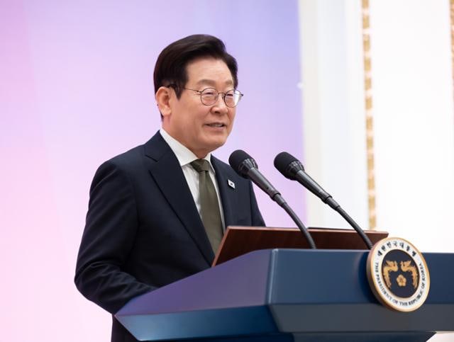 '수능 D-1' 이 <b>대통령</b> "<b>수험생</b> 여러분께 행운 함께하길…수능은 수많은...