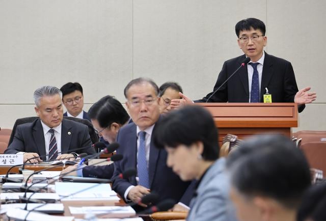 지역 10년 근무 의대 전형 추진···의협 또 반대 "수가 올리고 소득세 감면이 더 효과"