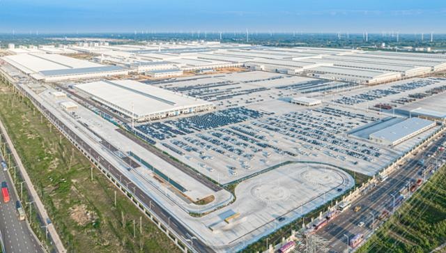 [르포]12만 기술 대군 앞세운 BYD의 새 심장부... "로봇팔 자동화율 98%"...배터리 안전 정면 돌파[CarTalk]