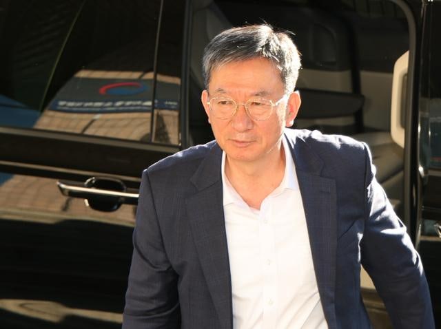 [사설] 항소 포기 반대 검사장 '강등', 민주정부 대응이 ‘입틀막’이라니