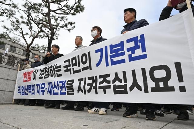 '뿔난' 보신탕집 주인들 집단소송..."농장주엔 700억, 우리에겐 39억"