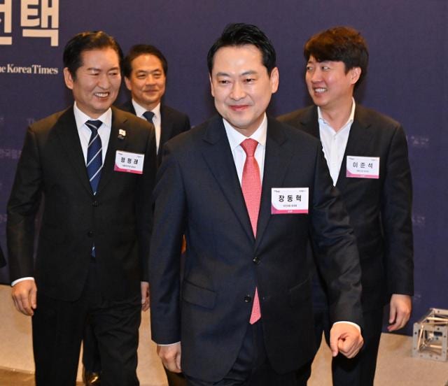 내년 지방선거 "여당 후보 다수 당선 돼야" 42%, 야당은 35%... 이 대통령 지지율 60% 회복