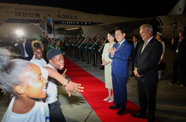 이재명 대통령 G20 정상회의 참석차 남아공 도착! 글로벌 무대 다자외교 시동