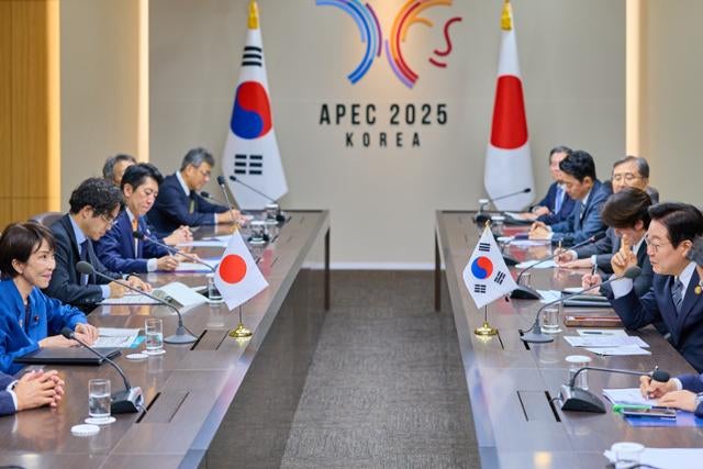 [New & Good] APEC 때 이재명 대통령이 앉은 그 의자…경북 '산불 피해목'으로 만든 이유는