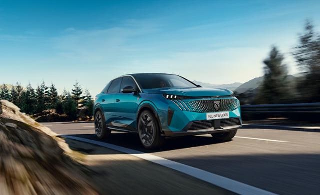 [타봤더니]손으로 전해지는 '탁월한 주행 감각'...8년 만에 돌아온 '푸조 올 뉴 3008' [CarTalk]