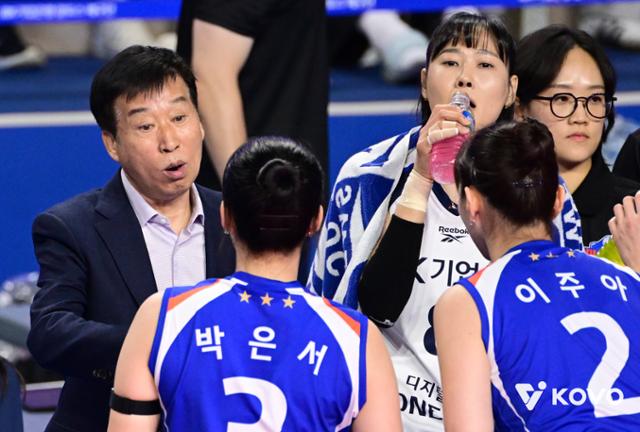 우승 후보였던 IBK기업은행의 추락