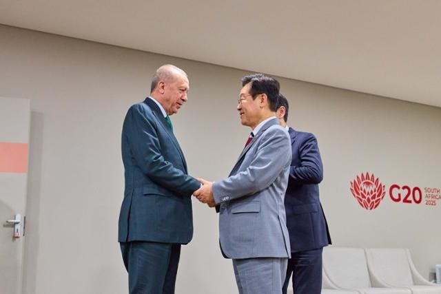 이 대통령 "핵확산금지조약 지지"...자체 핵무장설 일축