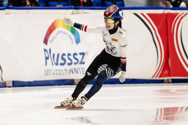 김길리, 쇼트트랙 월드투어 3차 대회 혼성계주·1,500m '금빛 질주'