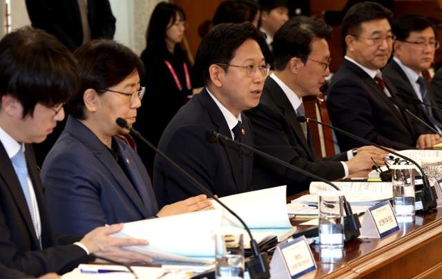 4년 만에 부활한 과기장관회의 "AI 논문대회 열고, '젊은' 국가과학자 뽑겠다"