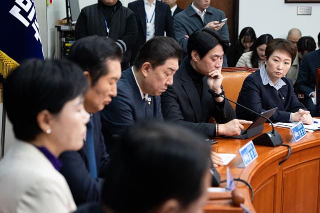 '1인 1표제' 파열음에 한발 물러선 정청래... 고성까지 오고 간 끝에 최종 결정 일주일 연기