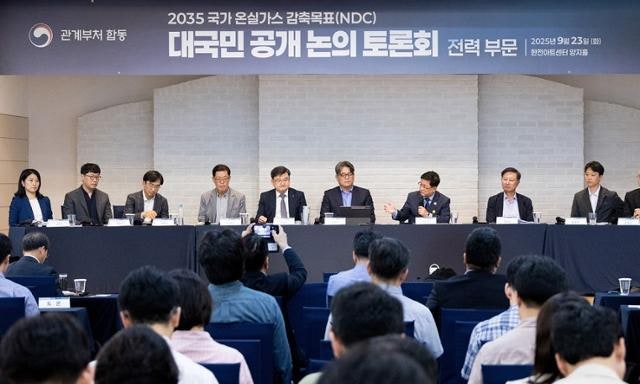 기후위기 관심은 여성이 높은데, 토론회엔 남자 자리만 있다 [젠더살롱]