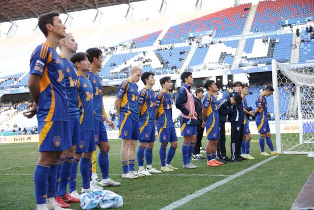 '잔류당한' K리그1 디펜딩 챔피언… 울산, 가까스로 승강 PO행 모면