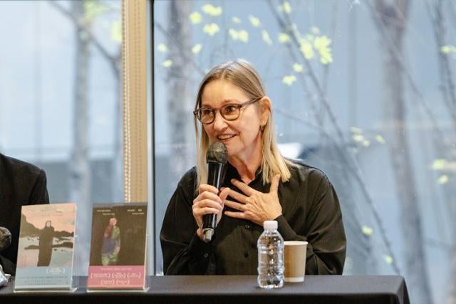 아들 잃고 ‘부서진 언어’로 쓴 1년… “인간은 이겨내도록 만들어진 존재”