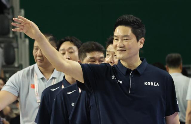 '만리장성' 무너뜨린 전희철호의 디테일… "공격에선 빅맨 동선 새로 잡고, 수비에선 '2점 게임'으로"