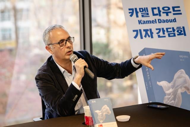"독재 무너지고 기억되는 건, 부역 경찰 아니라 작가다"