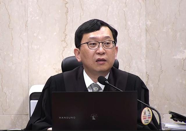 판사 향해 "해보자는 거냐" 막말... 김용현 측 변호사 감치 5일 추가 선고