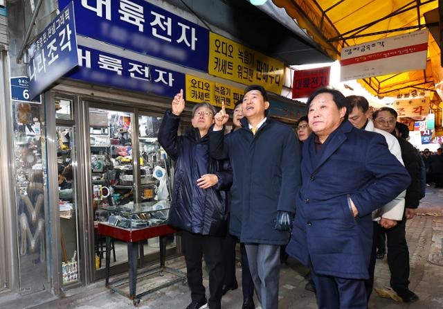 종묘 앞 세운지구 건물 99% 20년 이상 됐다…오세훈 "더 이상 방치 안 돼"