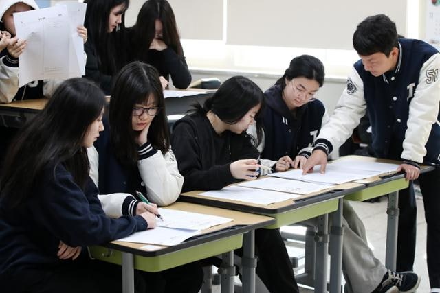 수능 역대급 '불'영어 논란에 '절대평가 폐지' 주장까지…교육부 "조사 착수"