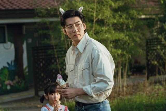 '힘숨캐' 이웃들의 연합 작전… 이토록 정감 넘치는 액션 스릴러라니[주말 오락실]