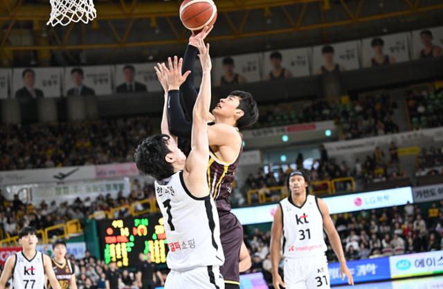 '예비역' 양홍석 위닝샷... 선두 LG, KT에 17점 차 뒤집기