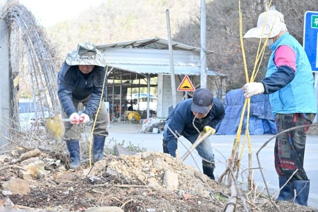 '고령 인구 48%', 주민 참여형 마을로 돌파구 찾는 군위