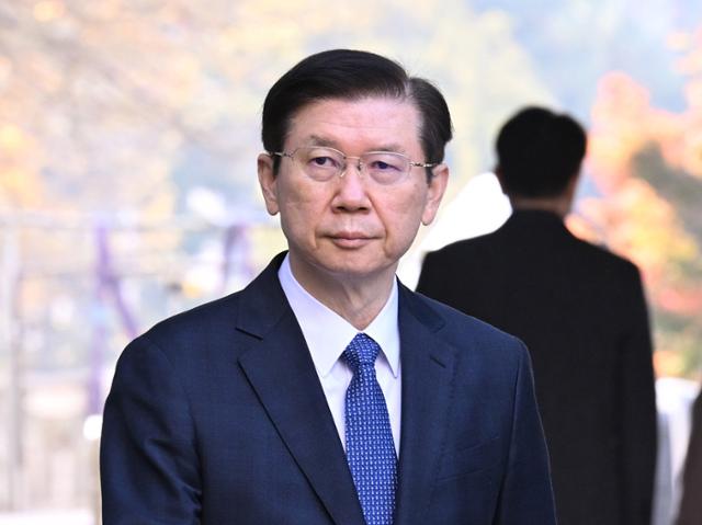 박종준 전 대통령경호처장이 지난달 7일 서울 서초구 서울중앙지법에서 열린 윤석열 전 대통령의 특수공무집행방해 등 혐의 속행 공판에 증인으로 출석하고 있다.뉴시스