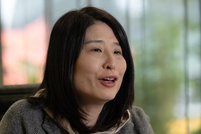 황선영 작가가 김영철과의 인연에 대해서 이야기하고 있다.