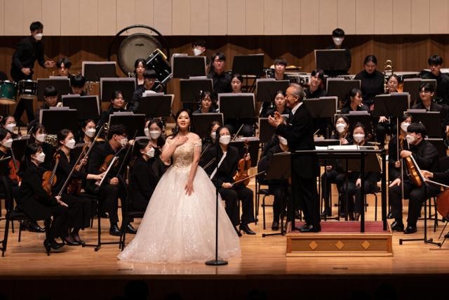 한의대 장학생 된 성악가 "음악은 마음을, 의학은 몸을 치유"