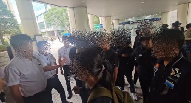 "'노조 조끼 벗으라' 백화점에서만 있는 일?…국회, 법원에서도 일상"