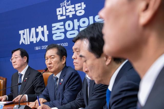 충격의 부결 딛고... 기초비례 '당원 50% 반영' 지선 공천룰 與 중앙위 통과