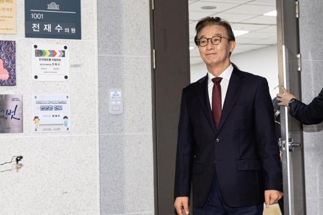 전재수, 압수수색 뒤 "금품수수 절대 없었다… 보통 정치인과 달라"