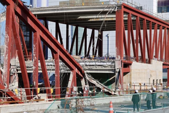 [단독] "광주 도서관 무지주 공법이라더니"… '지지대 필요' 시방서 어기고 타설