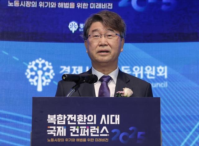 해일처럼 몰려오는 저성장·고령화·산업전환… '복합전환 위기'란?