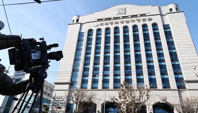 경찰이 세계평화통일가정연합(통일교)의 정치권 로비 의혹 관련 첫 강제수사에 나선 15일 서울 용산구 통일교 서울본부 모습.연합뉴스