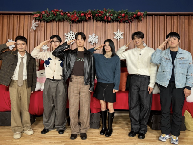 코미디언 박나래가 최근 불거진 논란 속 '나 혼자 산다'에서 자진 하차한 가운데, '나 혼자 산다'가 박나래를 제외한 출연진들이 함께 한 새 단체 사진을 공개했다. MBC 제공