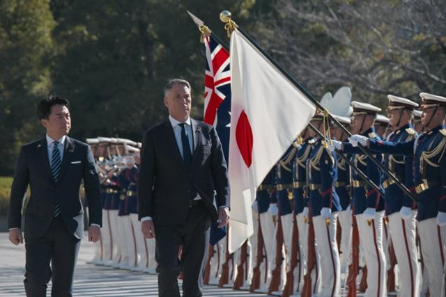 일본도 핵잠 도입 논의 본격화?...방위장관 미 해군기지 핵잠 시찰