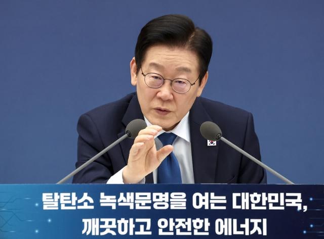 모르면 솔직하게·두괄식 답변… 혼쭐난 업무보고, 복습하는 공무원들