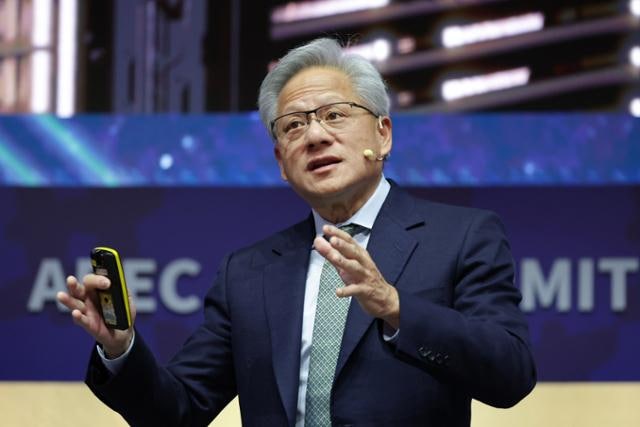 젠슨 황의 선물, 26만 장 GPU의 의미 [아침을 열며]