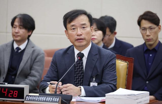 [사설]  방미통위 "청소년 SNS 규제 추진", 사회적 논의부터