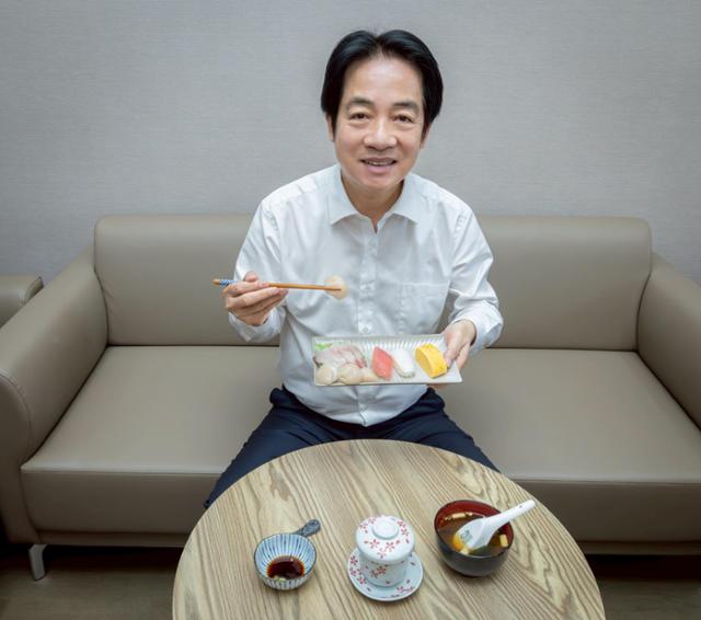 라이칭더 총통이 20일 페이스북에 일본산 해산물로 점심을 먹는 모습을 업로드했다.라이 총리 페이스북 캡처