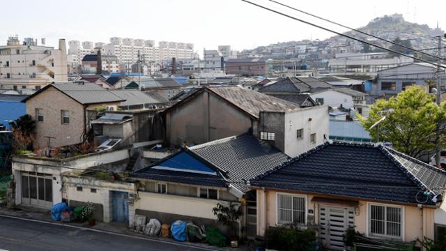 목포의 원도심은 일제 강점기의 주택, 건물이 옛 모습 그대로 남아 있다. 목포는 전라도 지역에서 수탈한 물자를 일본으로 실어 나른 거점 도시였다. 한국일보 자료사진
