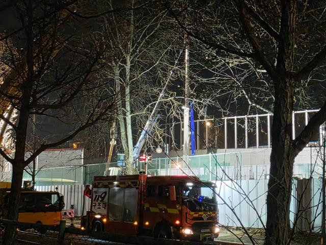 잠실대교 남단 공사장서 크레인 전도… 작업자 1명 사망