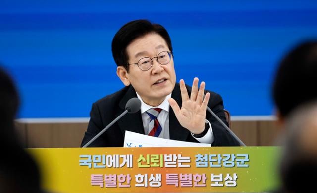 이 대통령 "군 장병 헌법 교육 체계적으로... 충성 대상 가끔 착각"