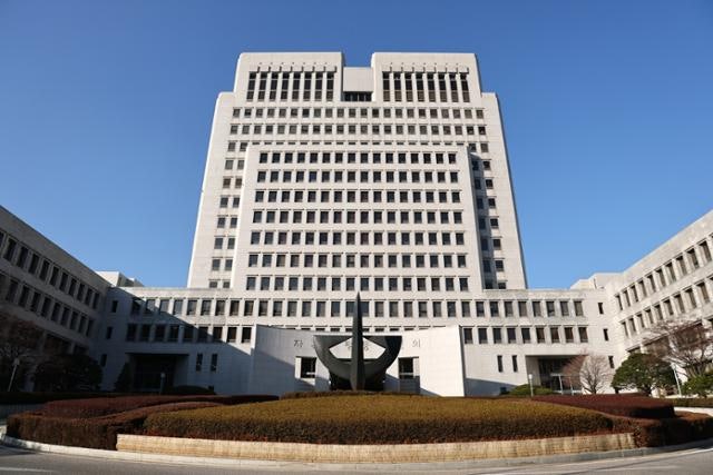 [사설] 법원 스스로 내란재판부 구성… 여당은 위헌성 법안 접어야
