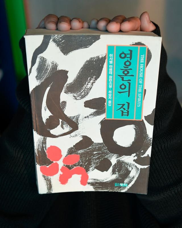 "최승자 시인이 옮긴 문장 덕분에"…김선형 번역가의 '인생책'