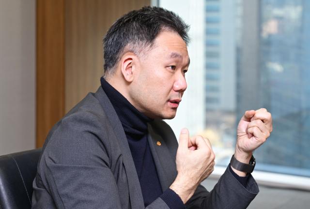 김선 한화에어로스페이스·한화시스템 우주사업총괄 부사장이 9일 서울 중구 한화빌딩에서 한국일보와 인터뷰하고 있다.최주연 기자 