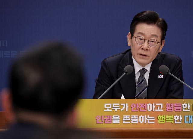 이 대통령 "불법촬영물, 초국가범죄 본부서 막자… 교제폭력 법 개정 속도 낼 것"