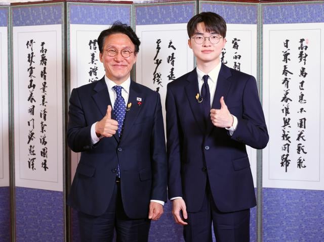 <b>페이커</b>, 프로게이머 꿈꾸는 아이 부모에 <b>조언</b>? "나도 선뜻 허락해주지 ...